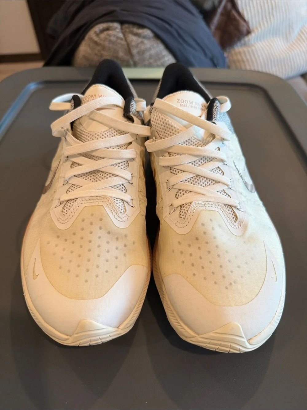 Nike Zoom Winflo 8 Women’s Running Shoes White Metallic Bronze